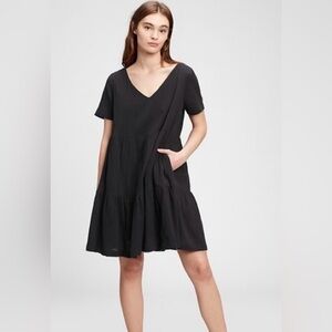 Gap Black V-Neck Tiered Short Sleeve Tee Dress, size M